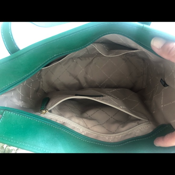 ****SOLD**** Michael Kors Jet Set Travel - Picture 4 of 5